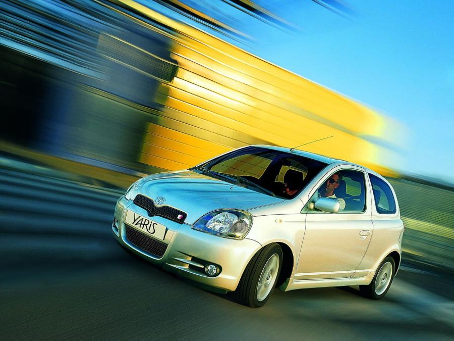 Toyota Yaris T-Sport 2001 года  (фото 9 из 24)